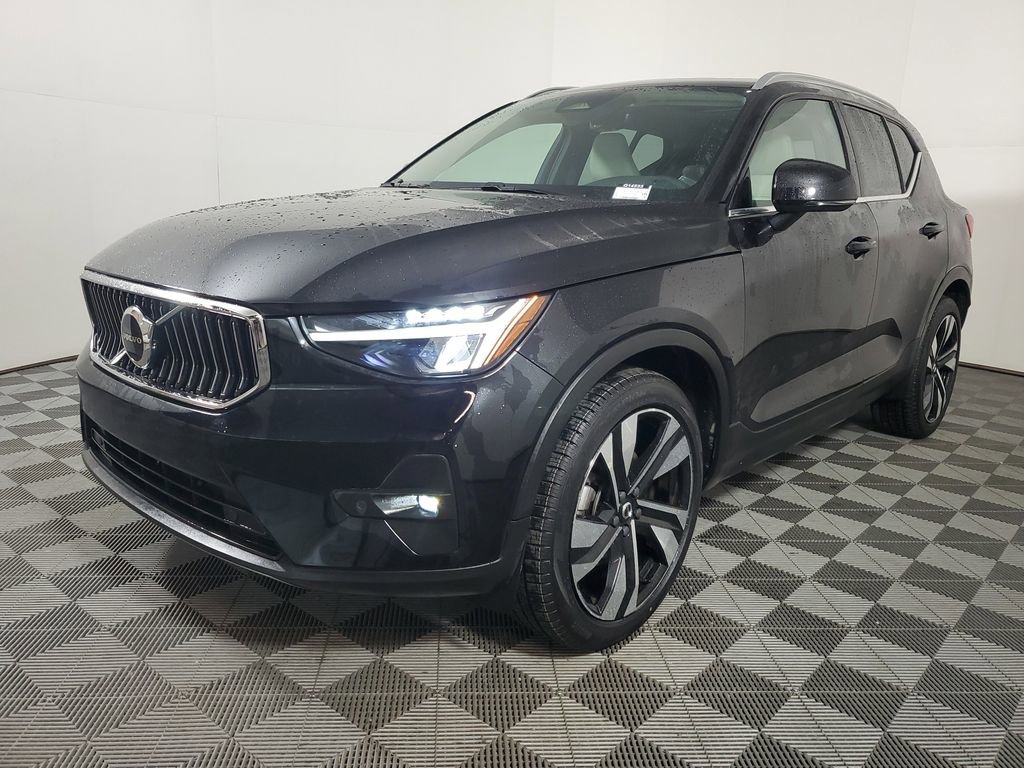 Certified 2023 Volvo XC40 B5 Plus w/ Protection Package Premier AWD/4WD image 4