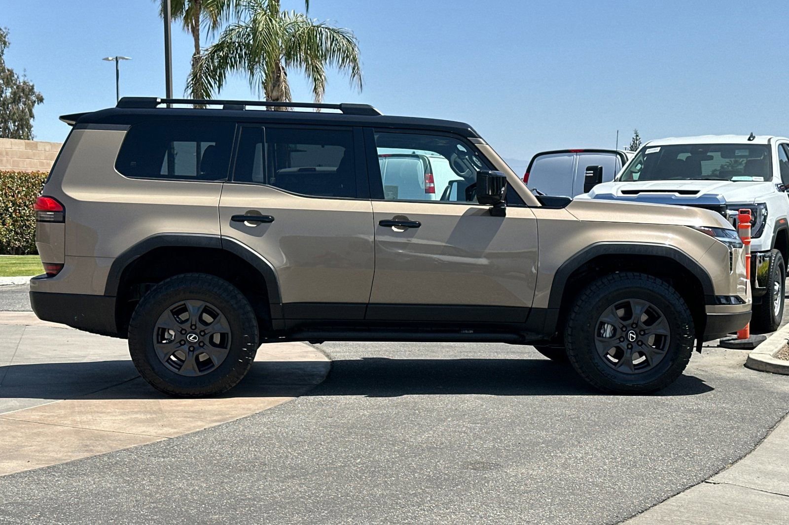 Used 2025 Lexus GX 550 image 3