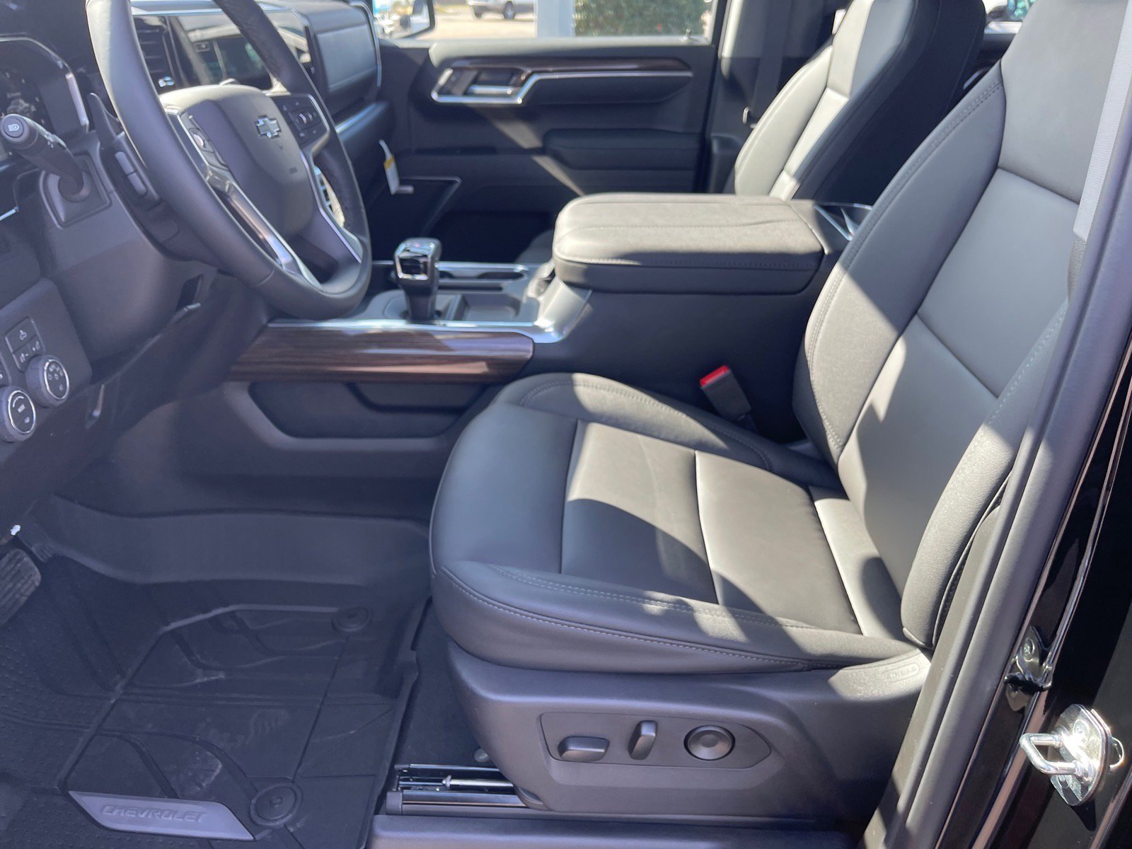 New 2026 Chevrolet Silverado 1500 RST w/ Dark Appearance Package image 10