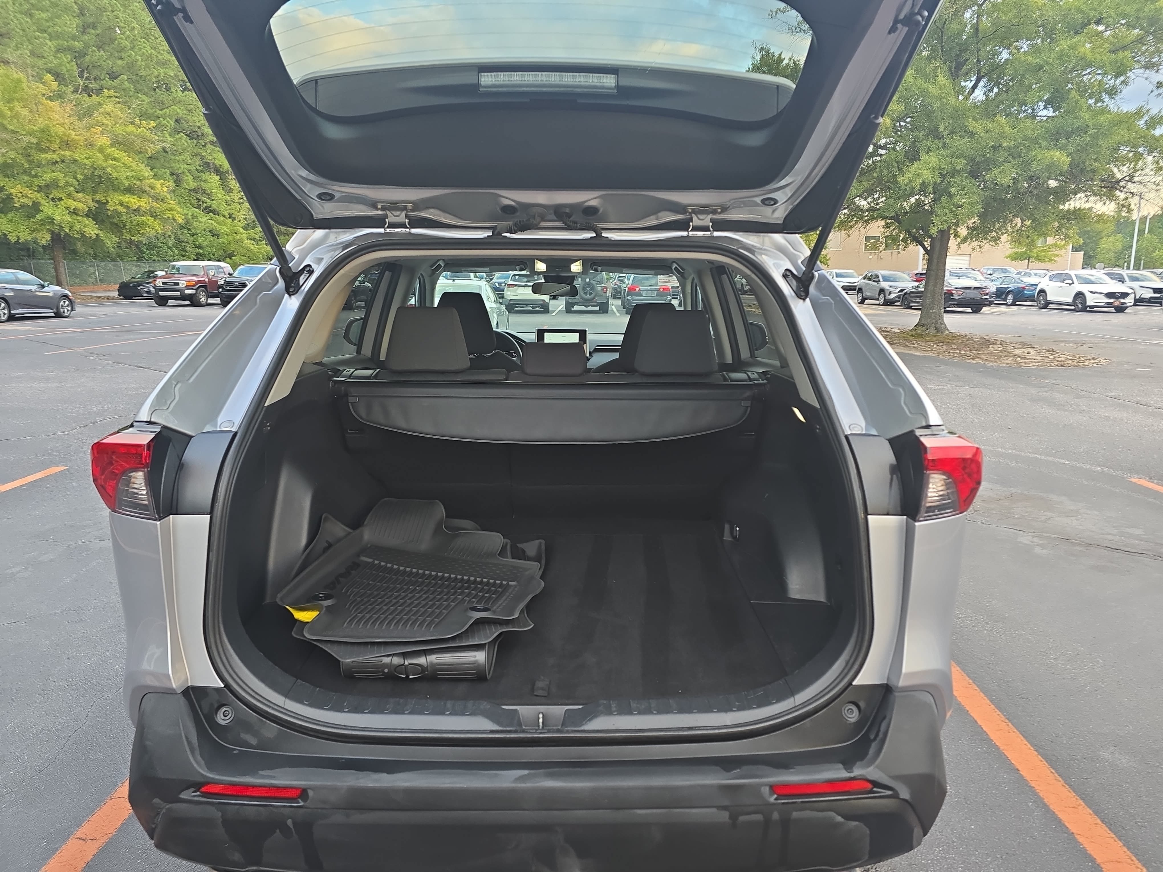 Used 2024 Toyota RAV4 XLE FWD image 13
