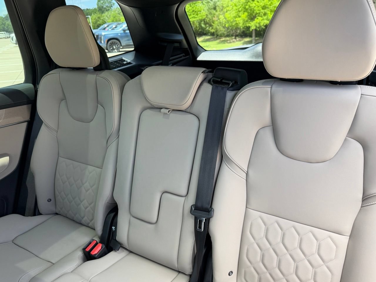 New 2026 Volvo XC90 B5 Plus w/ Protection Package Premier AWD/4WD image 23