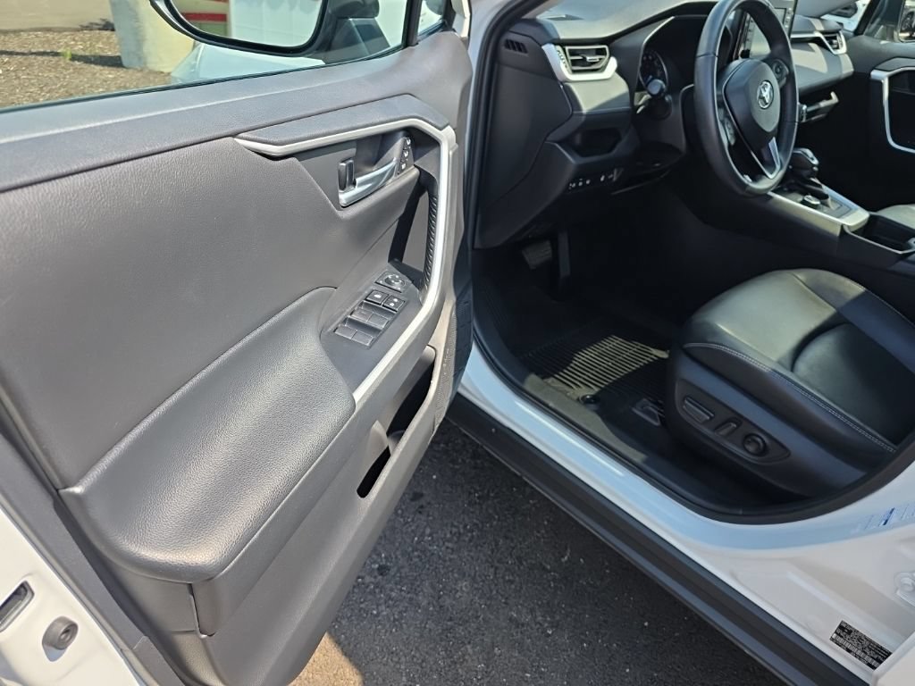 Certified 2021 Toyota RAV4 XLE Premium AWD/4WD image 11