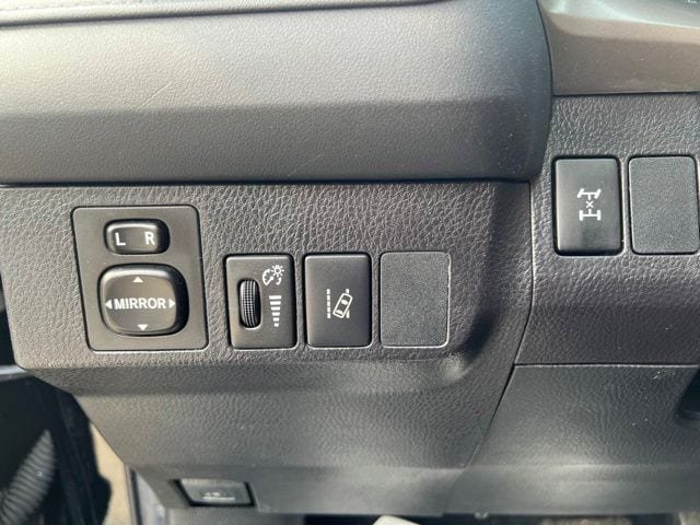 Used 2018 Toyota RAV4 LE AWD/4WD image 18