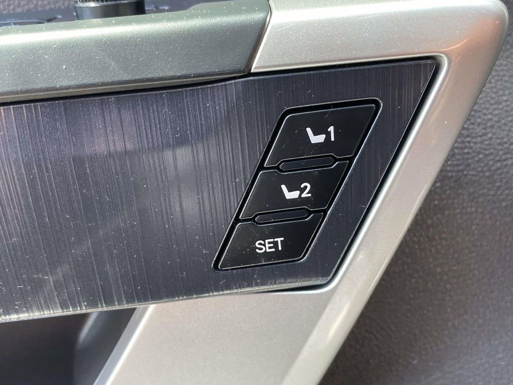 Used 2025 Toyota Tundra Platinum image 28