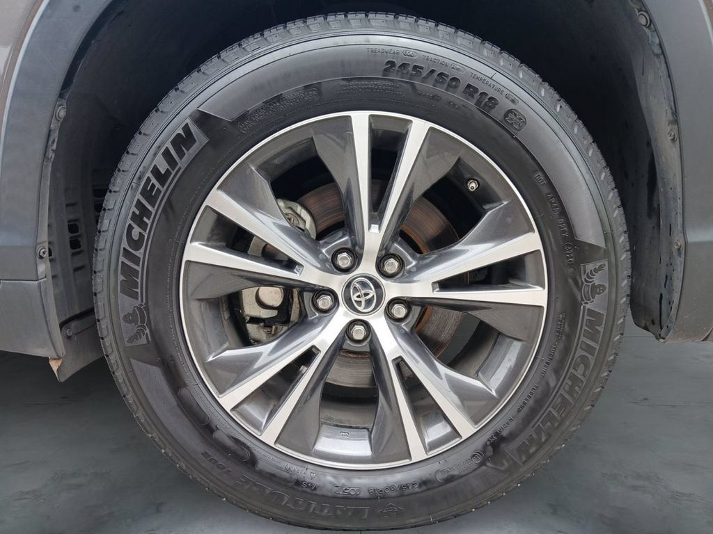 Used 2017 Toyota Highlander Plus FWD image 14