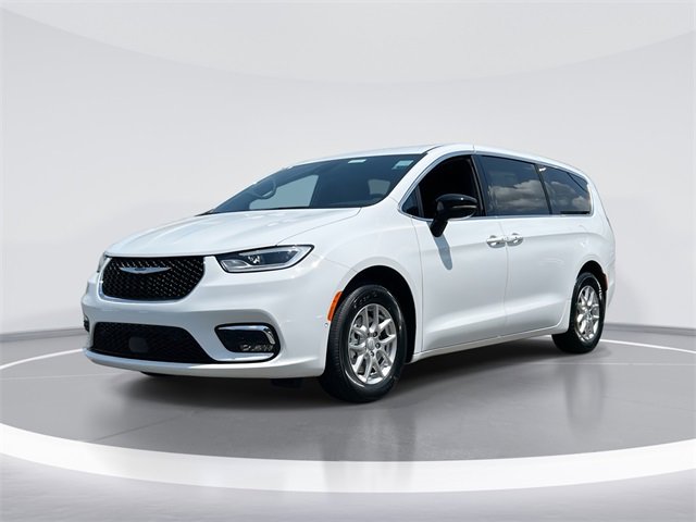 New 2025 Chrysler Pacifica Select
