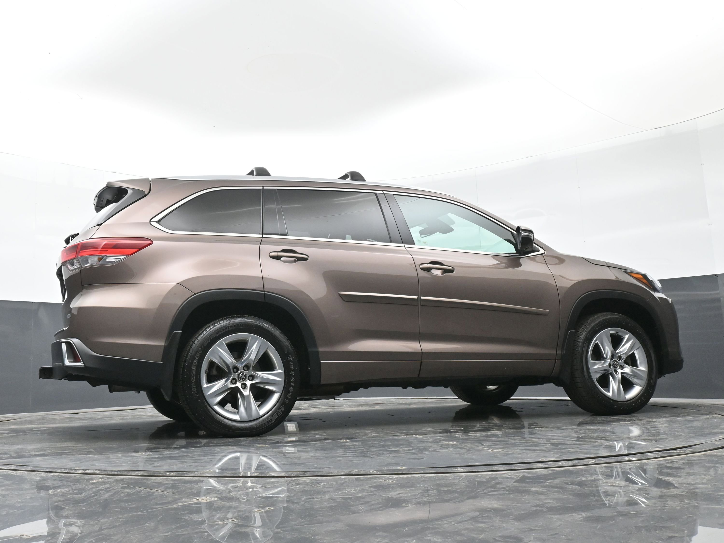 Used 2018 Toyota Highlander Limited w/ Protection Package #3 image 43