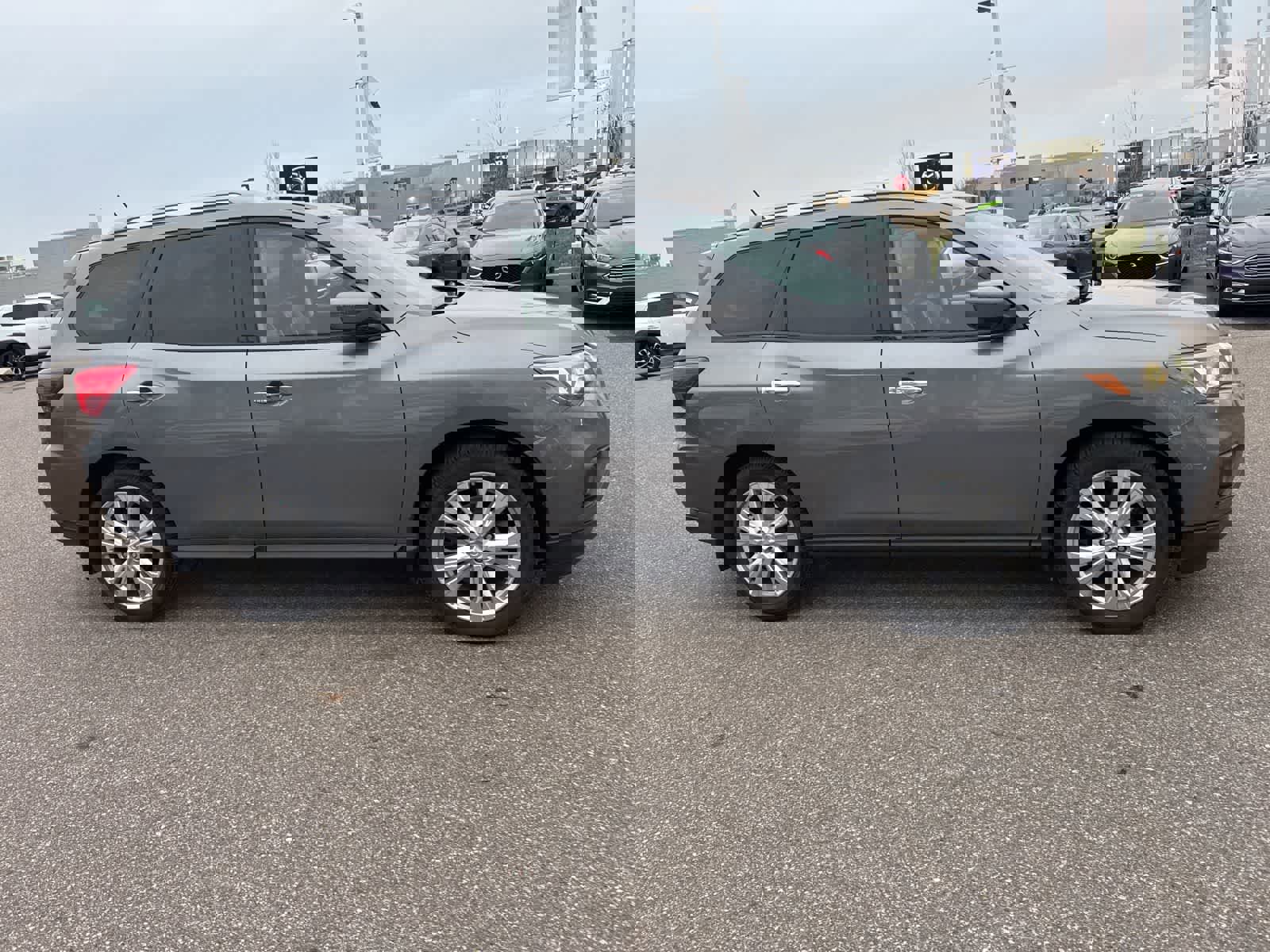 Used 2018 Nissan Pathfinder SL w/ SL Premium Package image 4