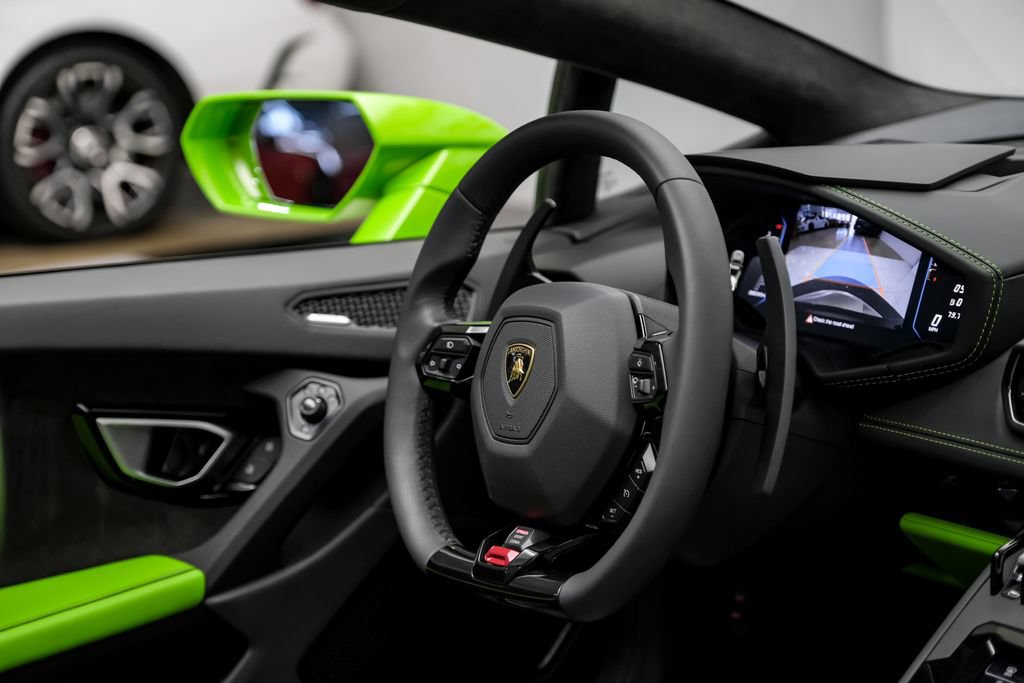 Used 2024 Lamborghini Huracan EVO AWD/4WD image 18