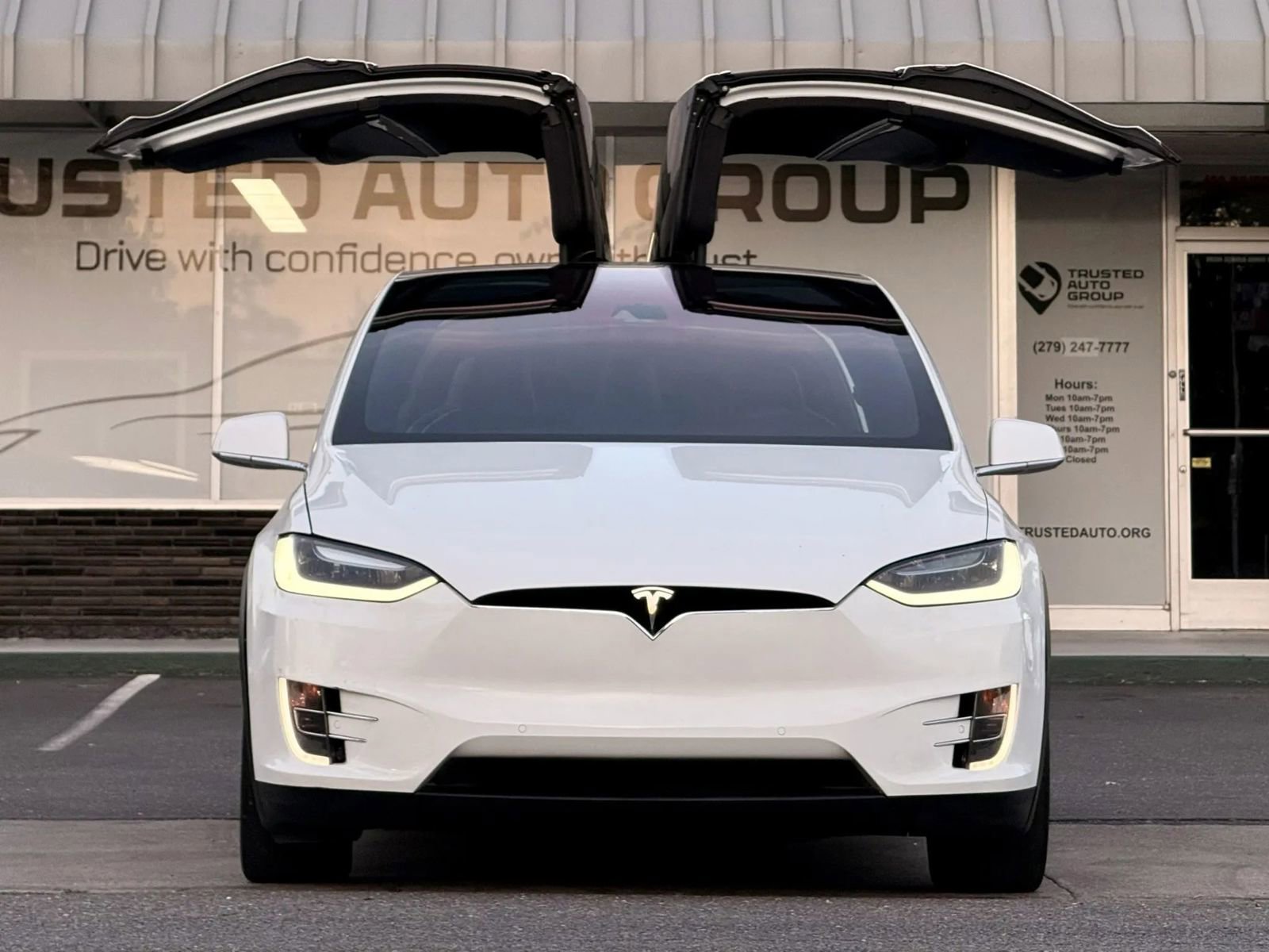 Used 2016 Tesla Model X 75D AWD/4WD image 3