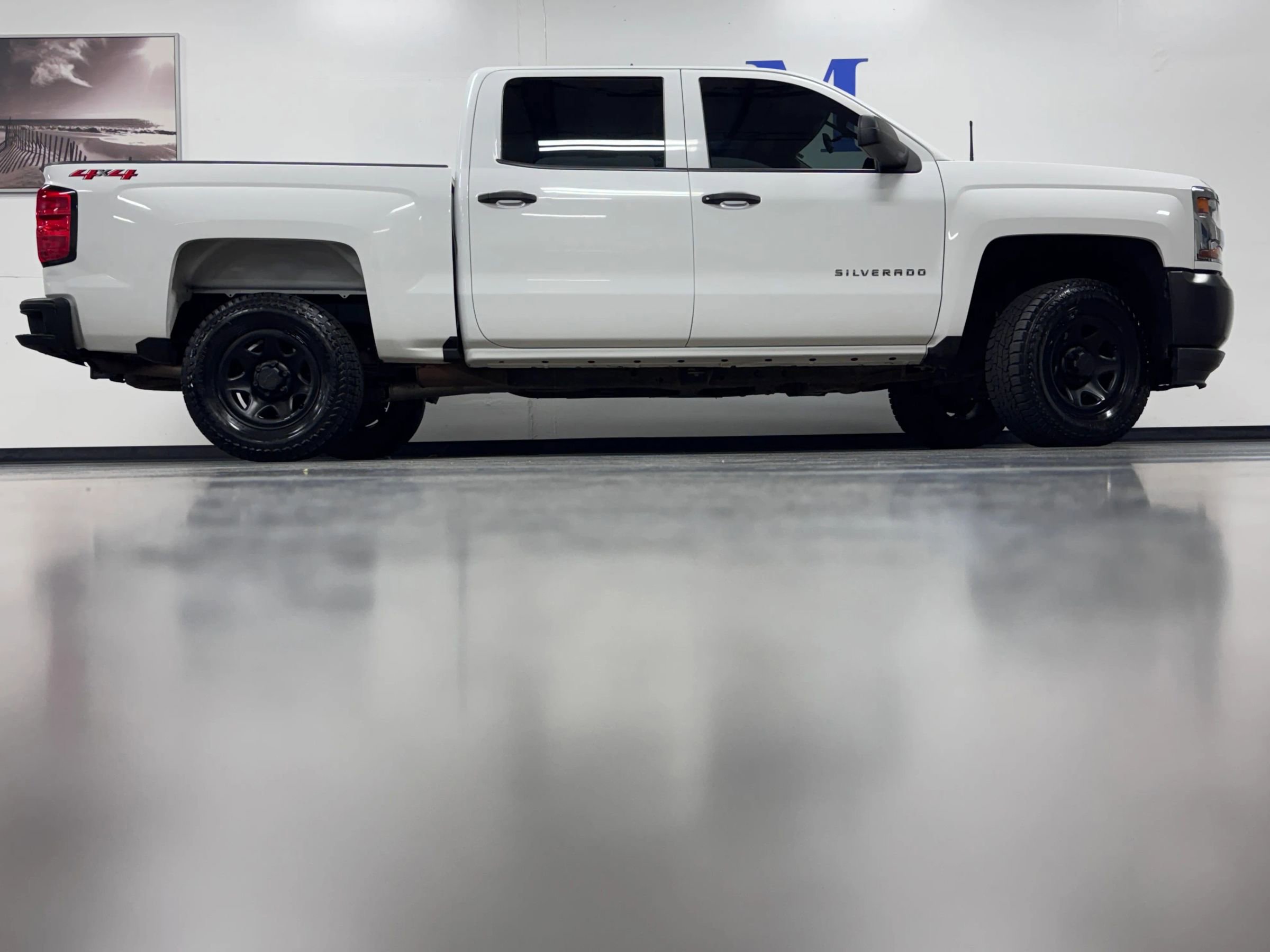 Used 2018 Chevrolet Silverado 1500 W/T w/ Trailering Package AWD/4WD image 3