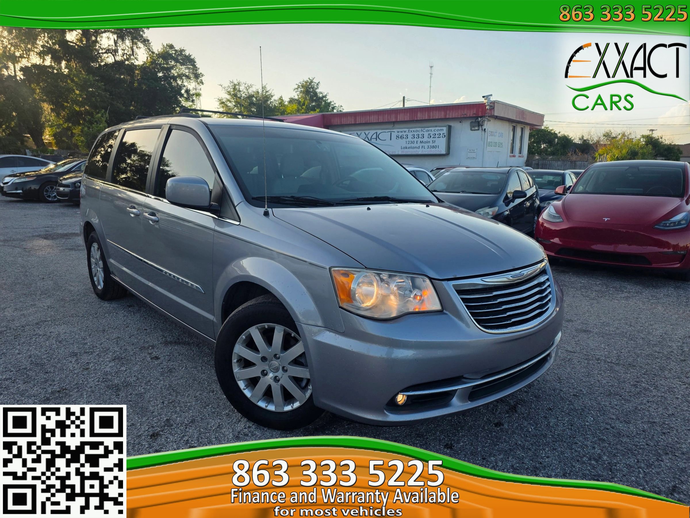 Used 2014 Chrysler Town & Country Touring FWD image 1