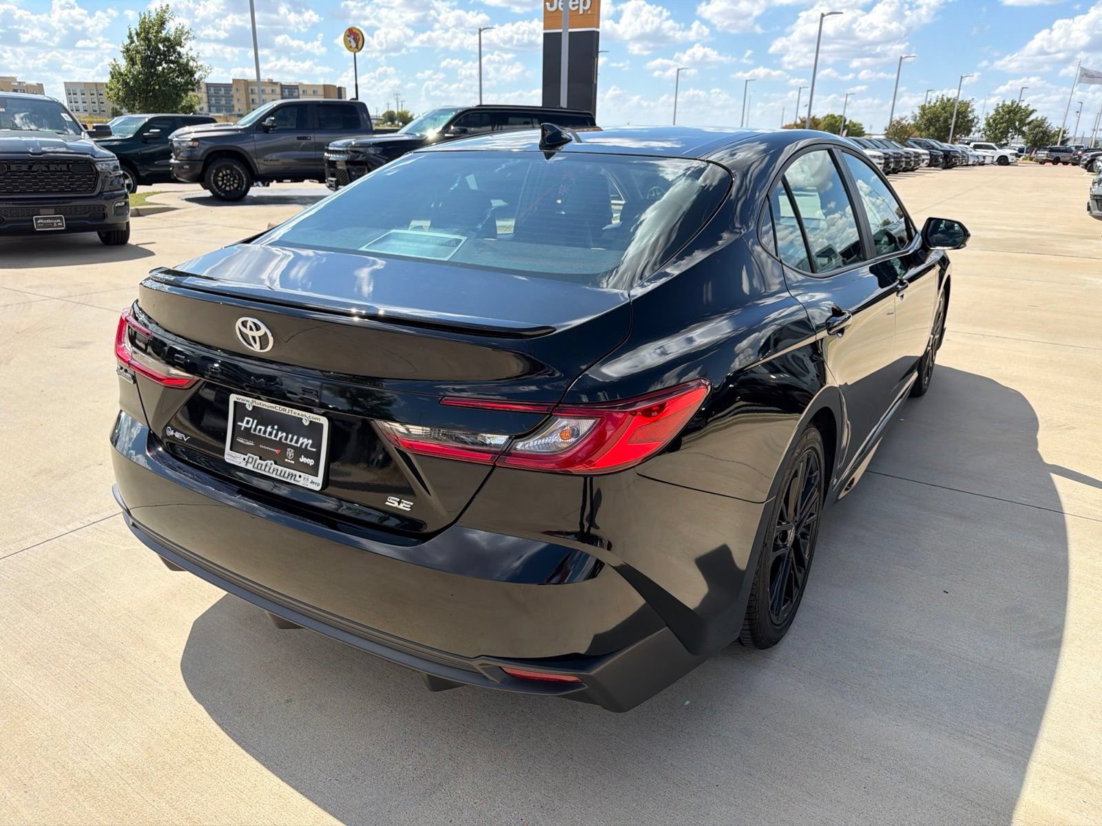 Used 2025 Toyota Camry SE FWD image 5