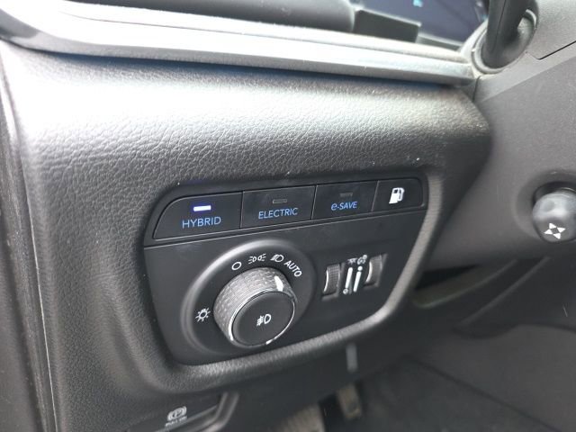 Used 2022 Jeep Grand Cherokee Overland w/ Advanced Protech Group III image 28