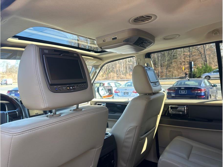 Used 2016 Lincoln Navigator Reserve image 11