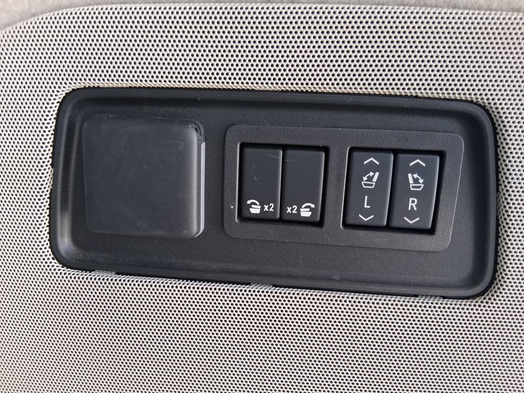 Used 2024 Cadillac Escalade ESV Premium Luxury Platinum w/ Heavy-Duty Trailer Package AWD/4WD image 7