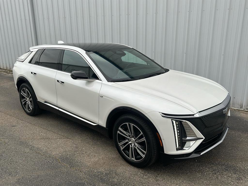 New 2025 Cadillac Lyriq Luxury image 1