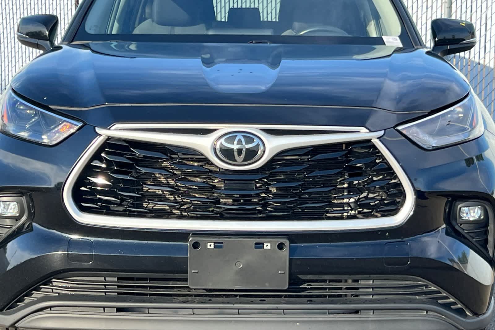 Used 2024 Toyota Highlander LE AWD/4WD image 15