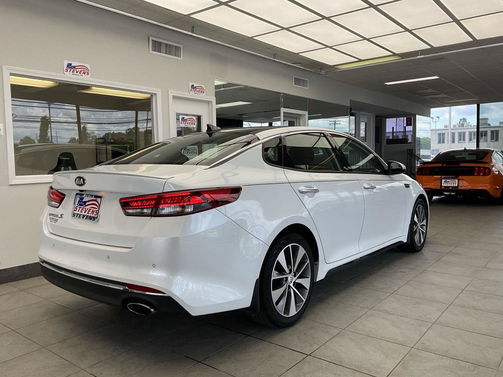 Used 2018 Kia Optima S w/ Pano Sport Package FWD image 5