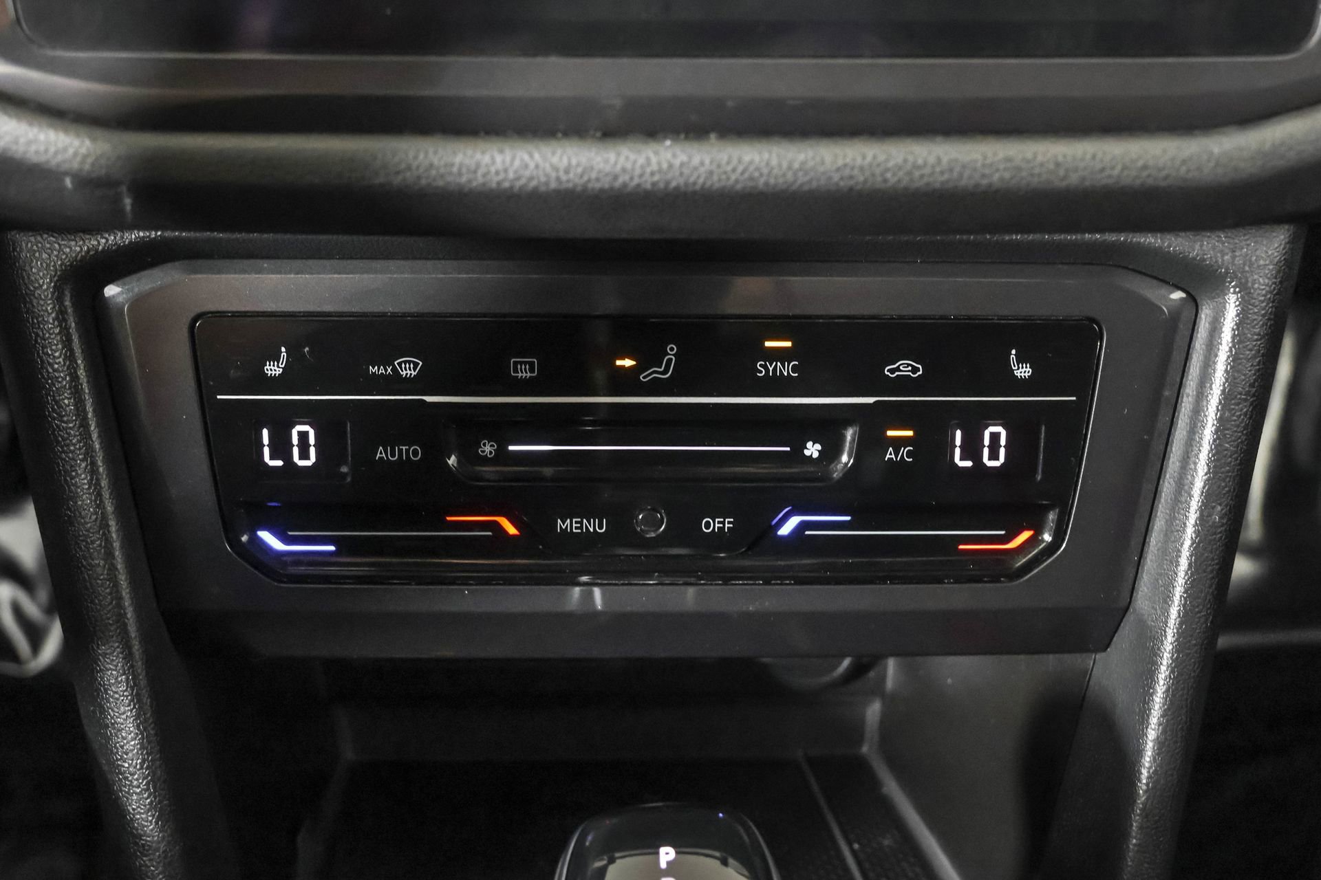 Used 2022 Volkswagen Tiguan SE image 32