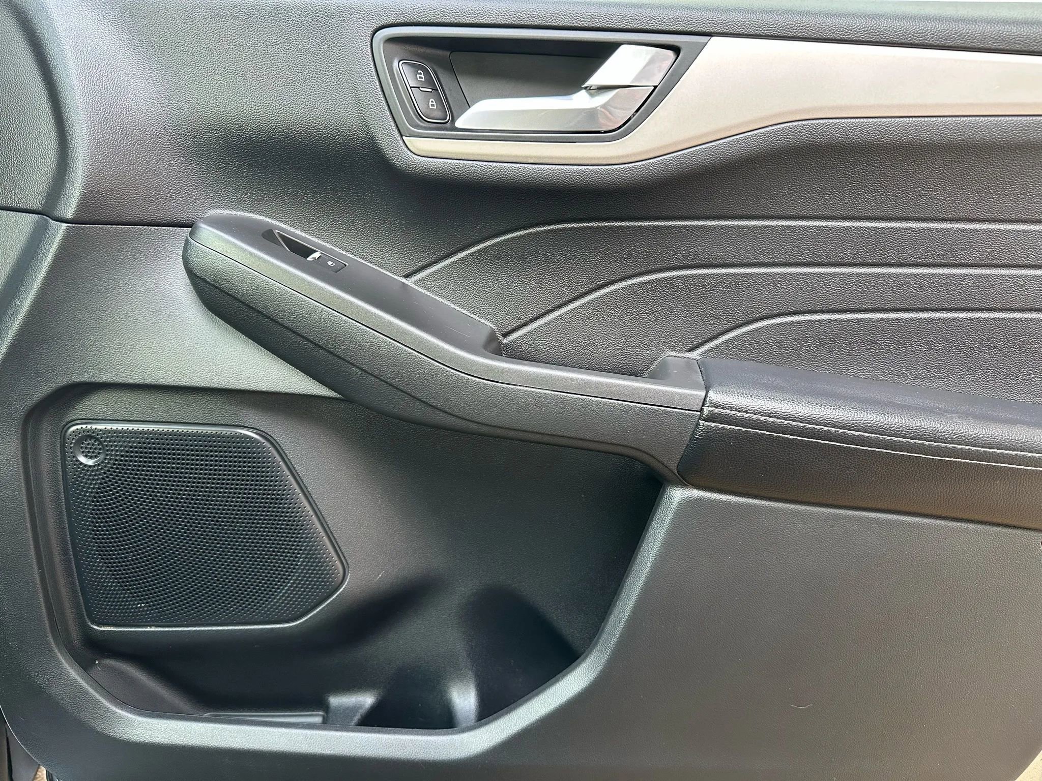 Used 2021 Ford Escape SE w/ Cold Weather Package image 15