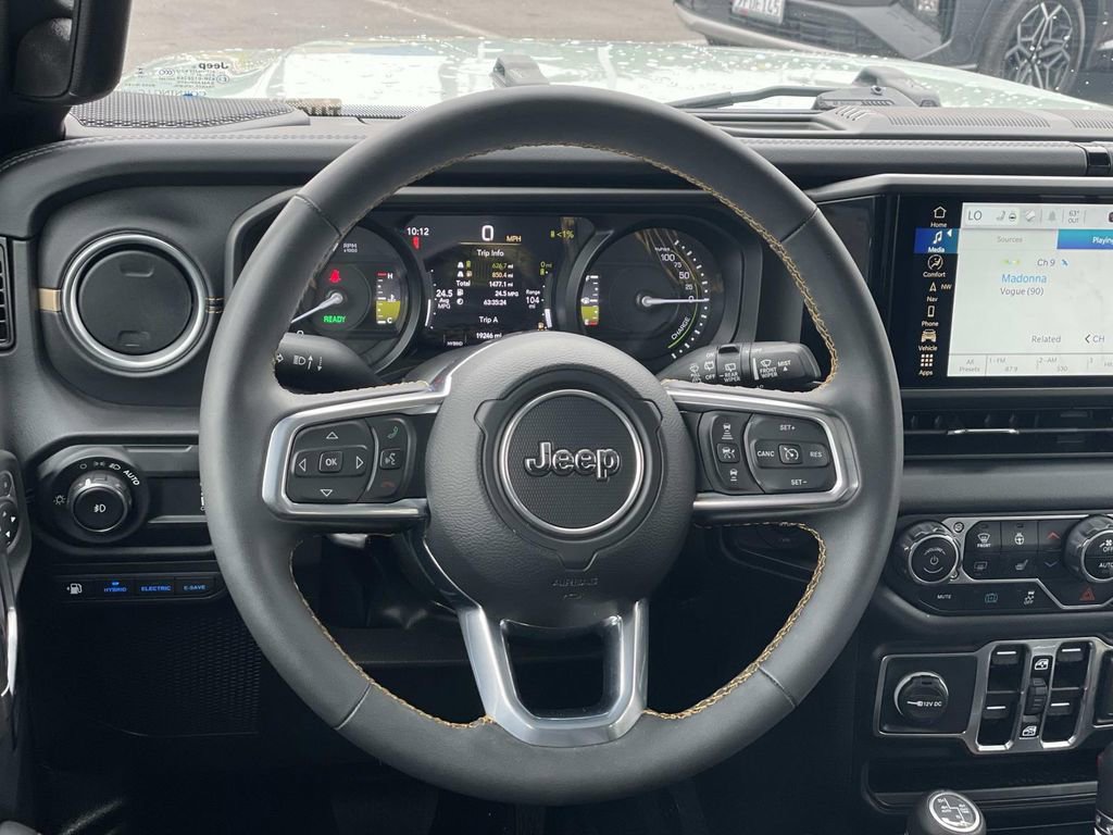 Used 2024 Jeep Wrangler Unlimited Sahara w/ Technology Group AWD/4WD image 9