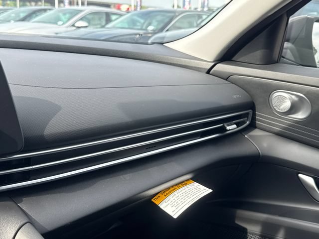 New 2026 Hyundai Elantra Hybrid FWD image 24