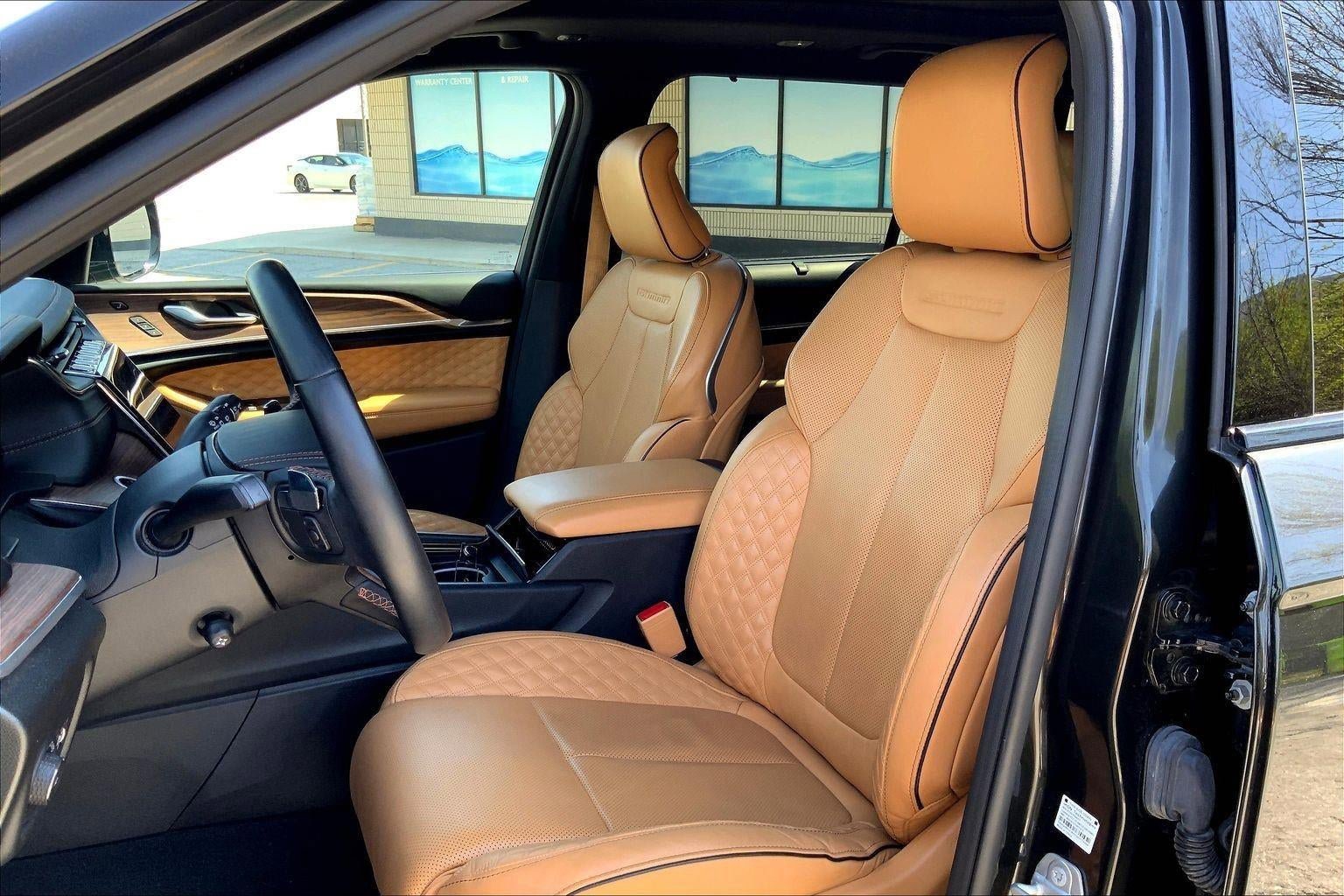 Used 2022 Jeep Grand Cherokee L Summit w/ Luxury Tech Group V AWD/4WD image 23