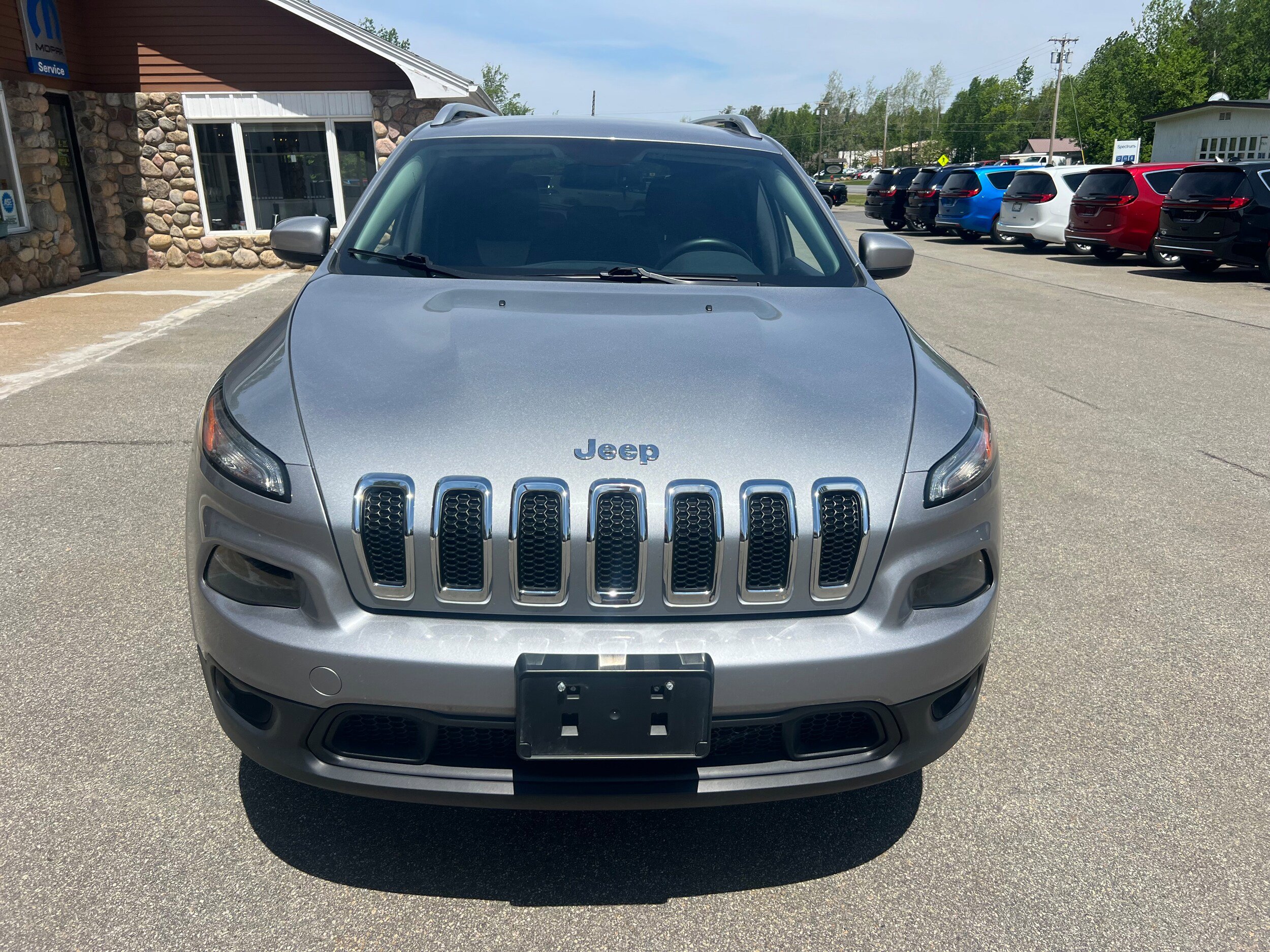 Used 2014 Jeep Cherokee Latitude w/ Comfort/Convenience Group AWD/4WD image 2