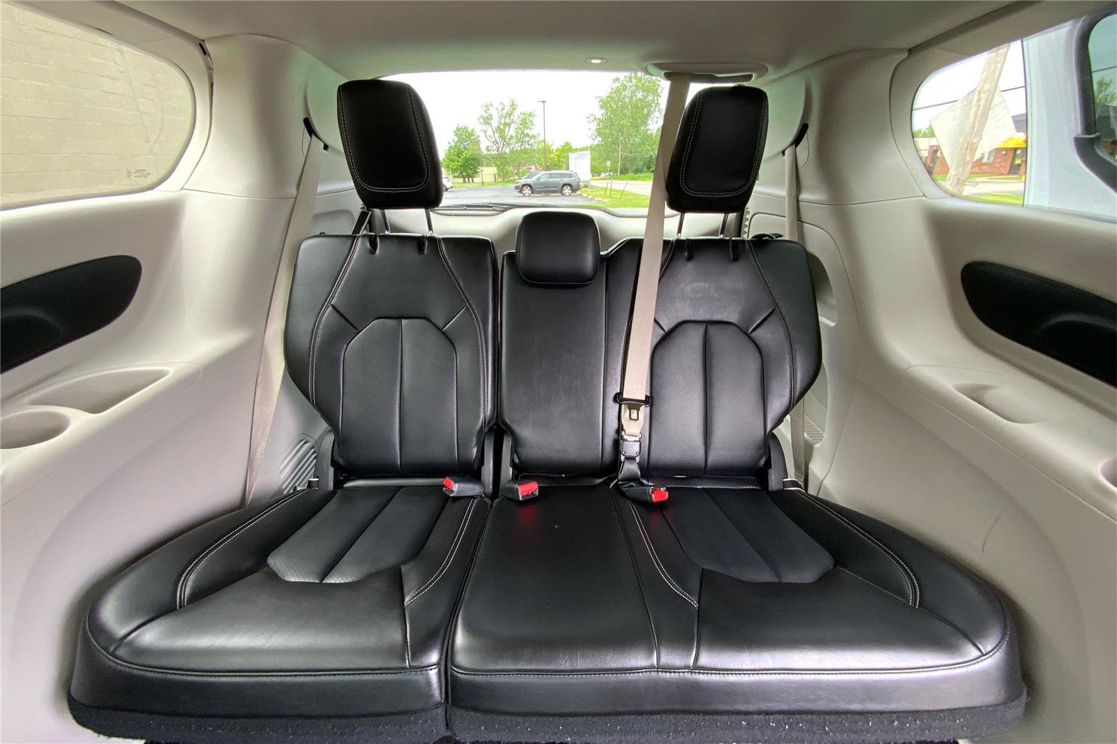 Used 2024 Chrysler Pacifica Touring-L FWD image 37