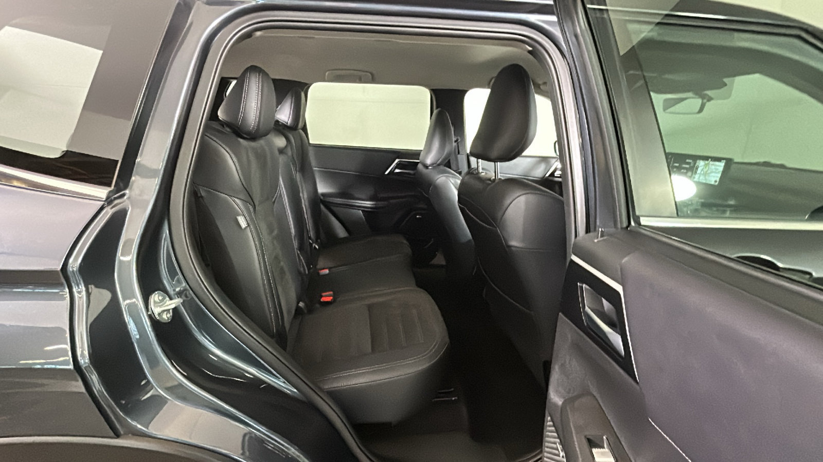 Used 2025 Mitsubishi Outlander SE AWD/4WD image 33