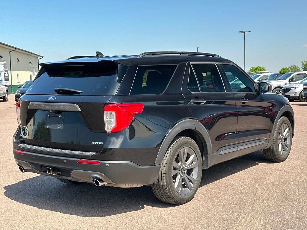 Used 2021 Ford Explorer XLT w/ Equipment Group 202A AWD/4WD image 6