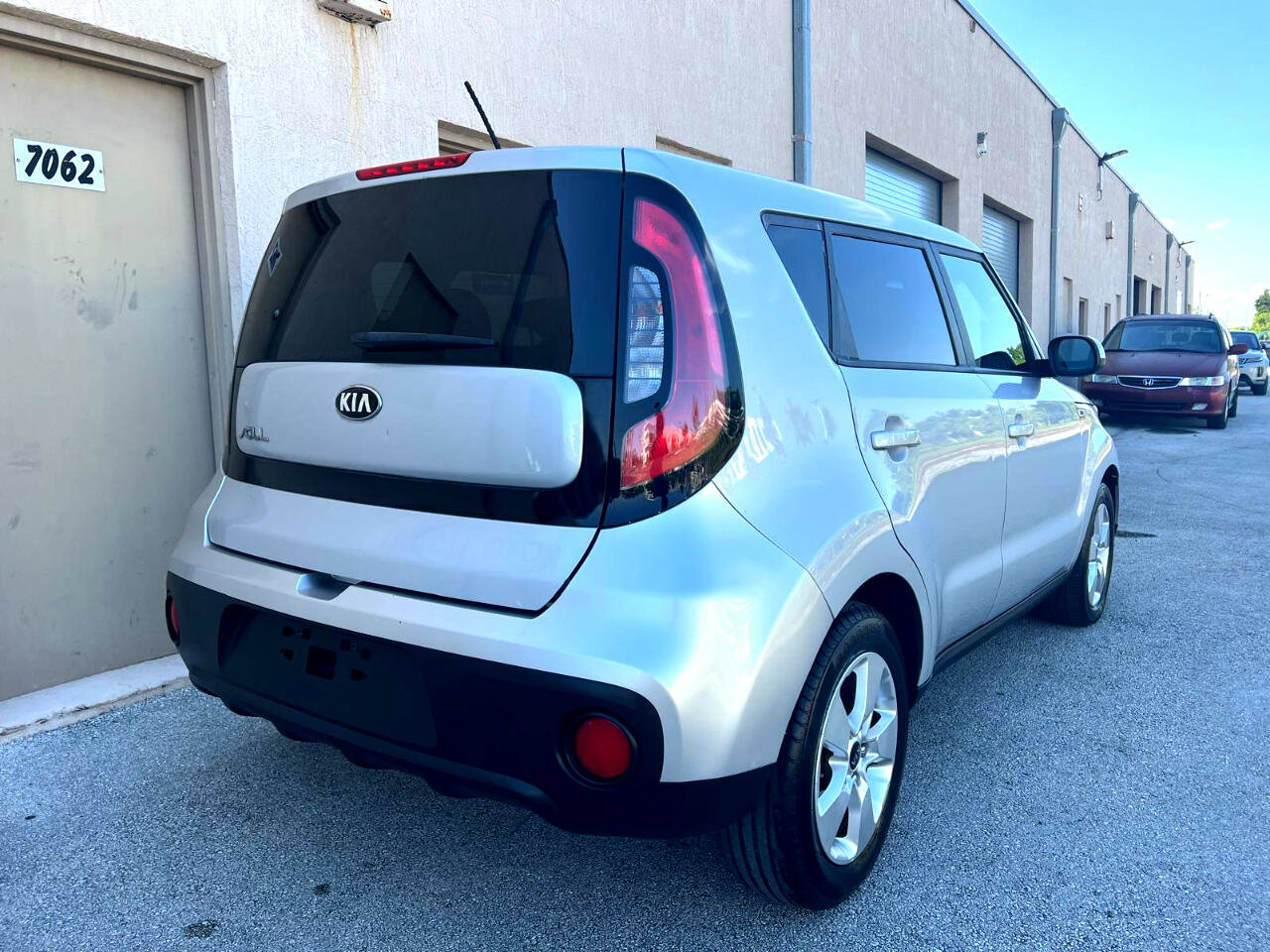 Used 2017 Kia Soul LX 4D Wagon at image 16