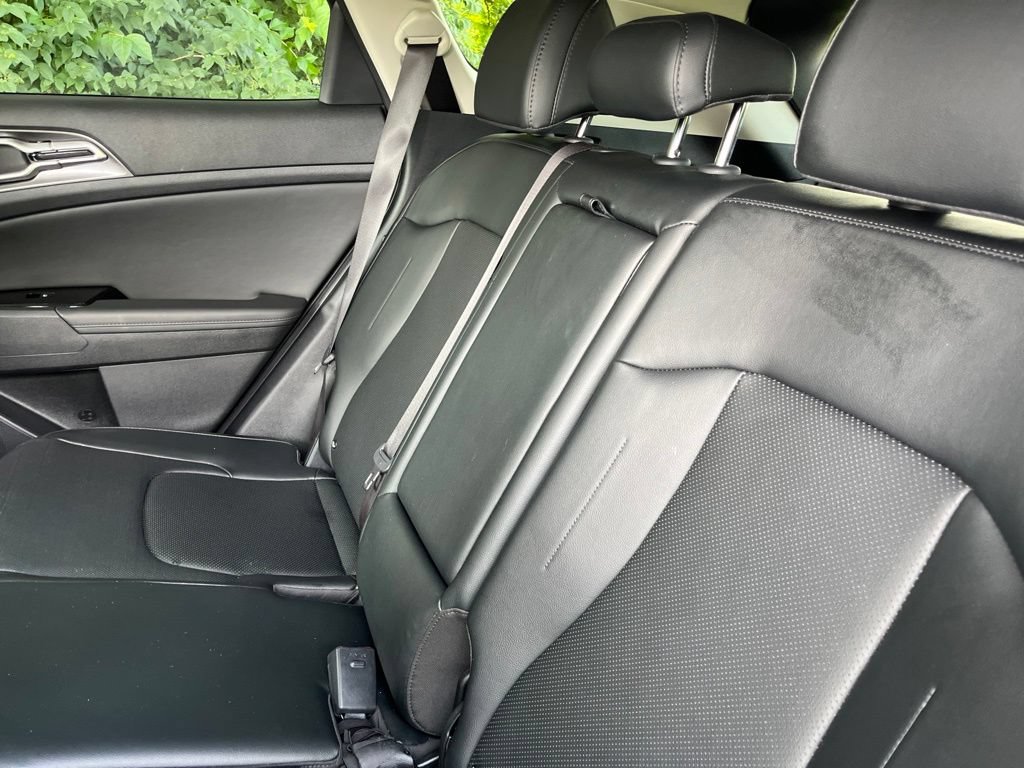 Used 2025 Kia Sportage EX FWD image 32