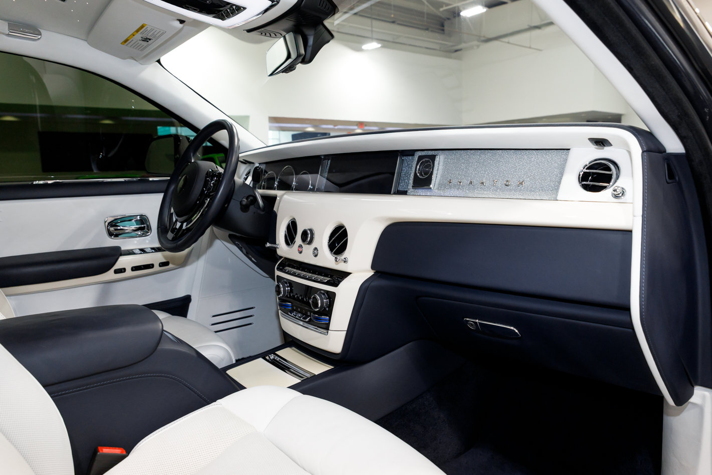 Certified 2020 Rolls-Royce Phantom Sedan RWD image 33