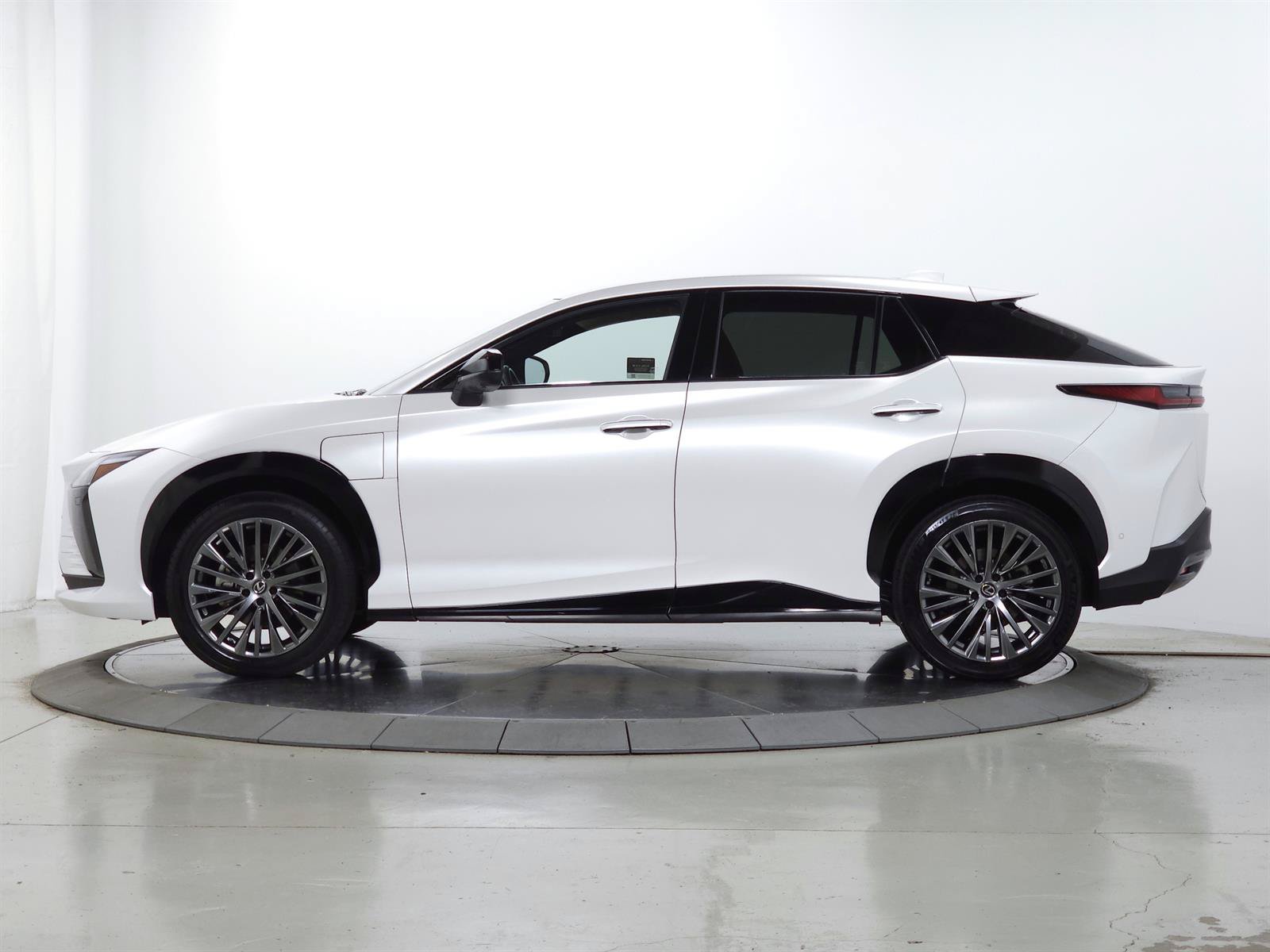 Certified 2023 Lexus RZ 450e Premium w/ Accessory Package (Z1) AWD/4WD image 4