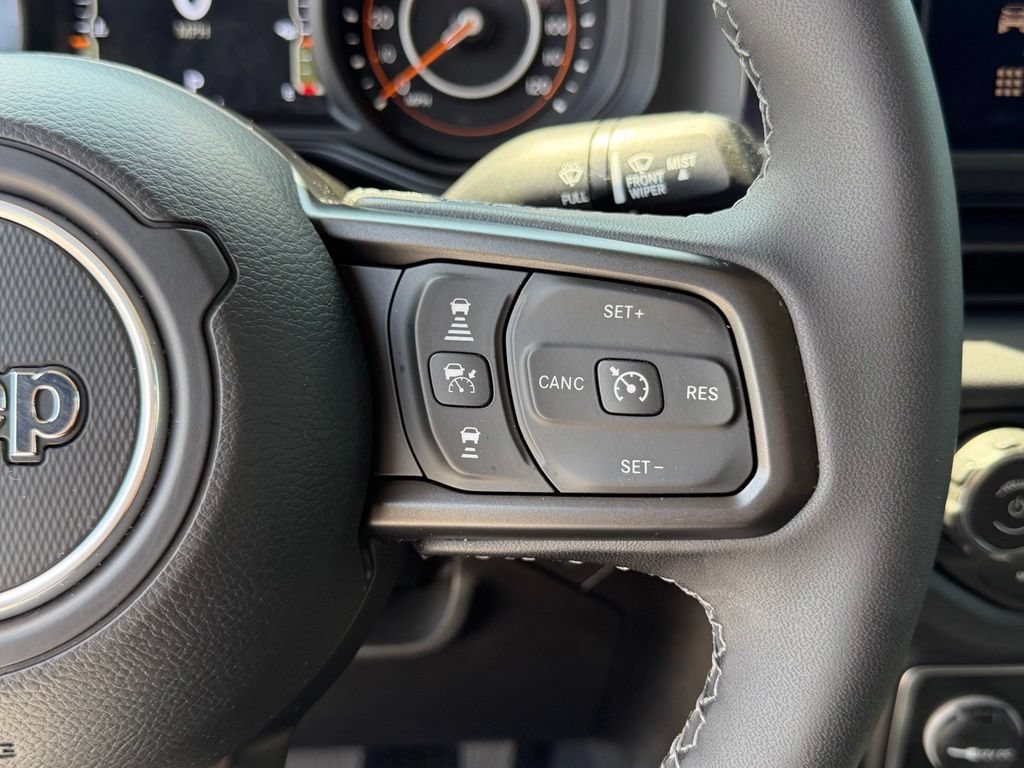 Used 2025 Jeep Gladiator Mojave w/ Convenience Group AWD/4WD image 19
