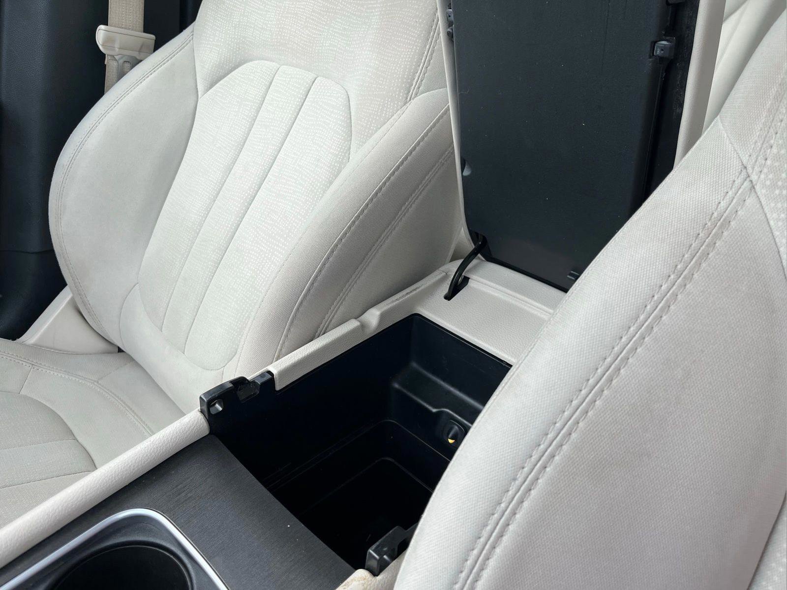 Used 2016 Chrysler 200 Limited image 20