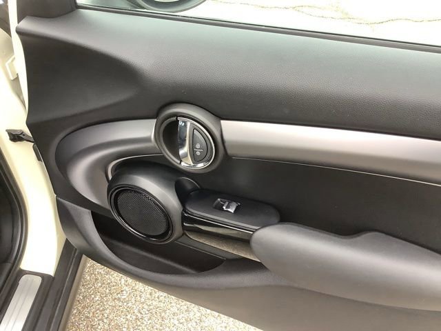 Used 2023 MINI Cooper 4-Door Hardtop image 20