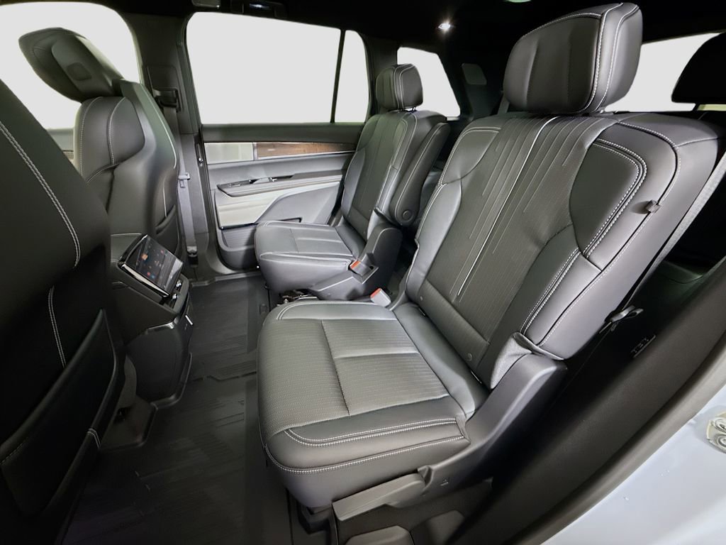 New 2026 Cadillac Vistiq Luxury image 25