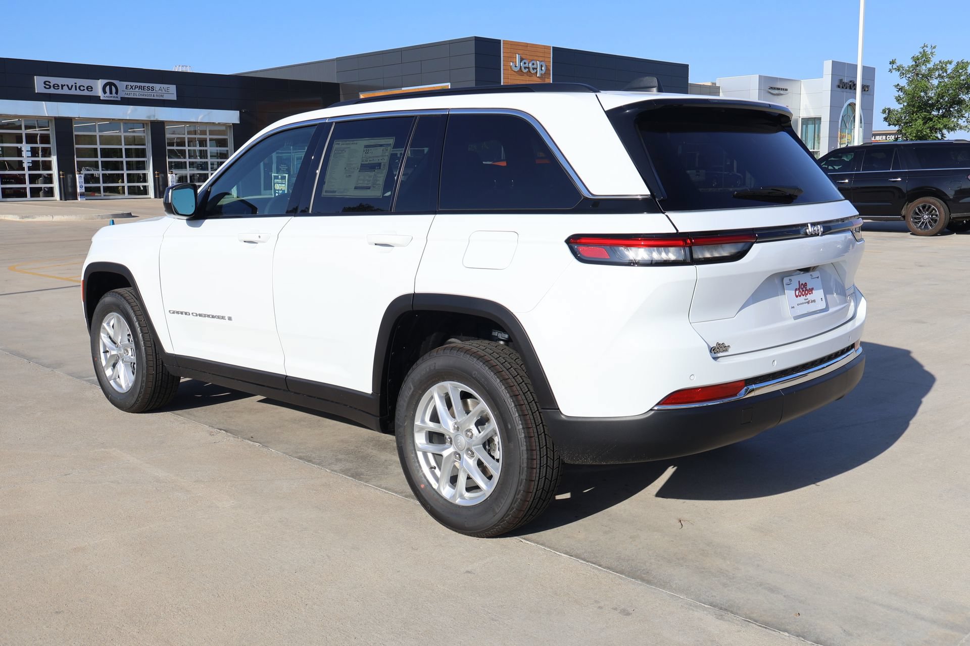 New 2026 Jeep Grand Cherokee Laredo RWD image 21