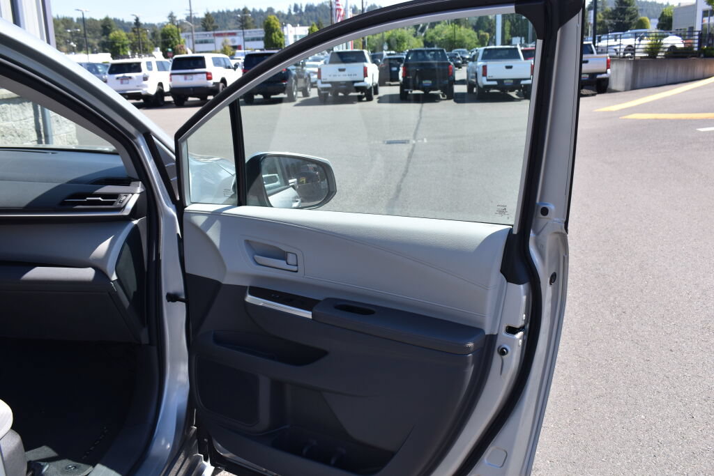 Certified 2024 Toyota Sienna LE AWD/4WD image 24