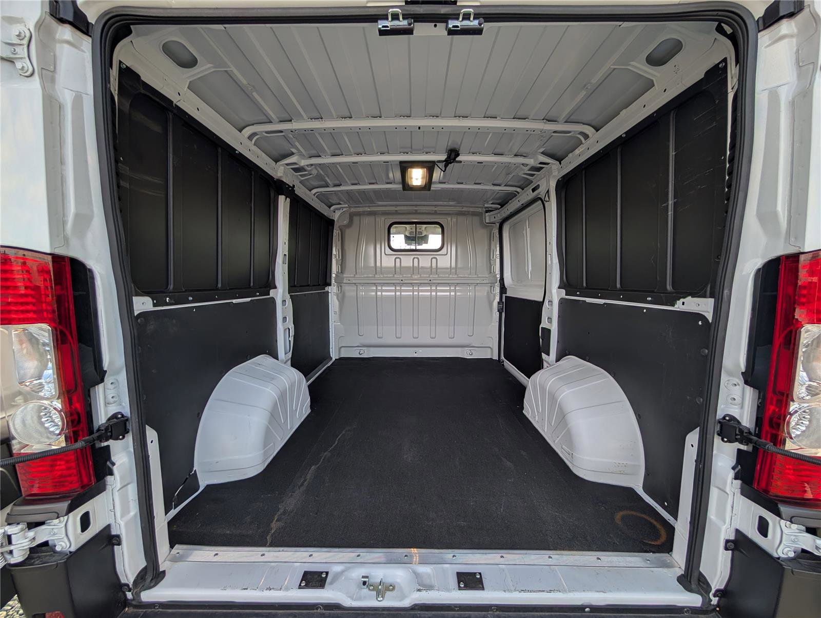 Used 2025 RAM ProMaster 1500 w/ Premium Convenience Group image 14