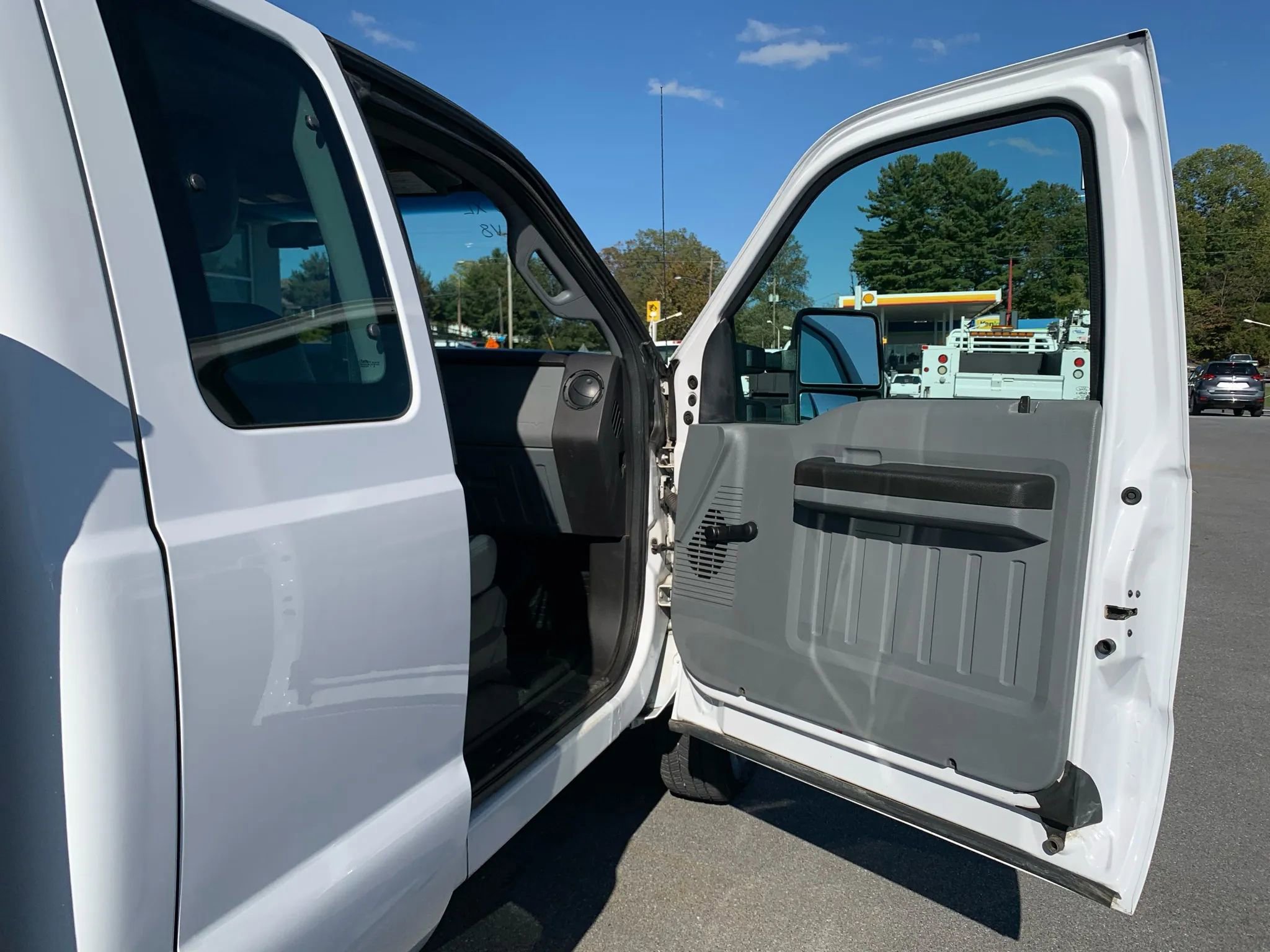 Used 2015 Ford F250 XL AWD/4WD image 18