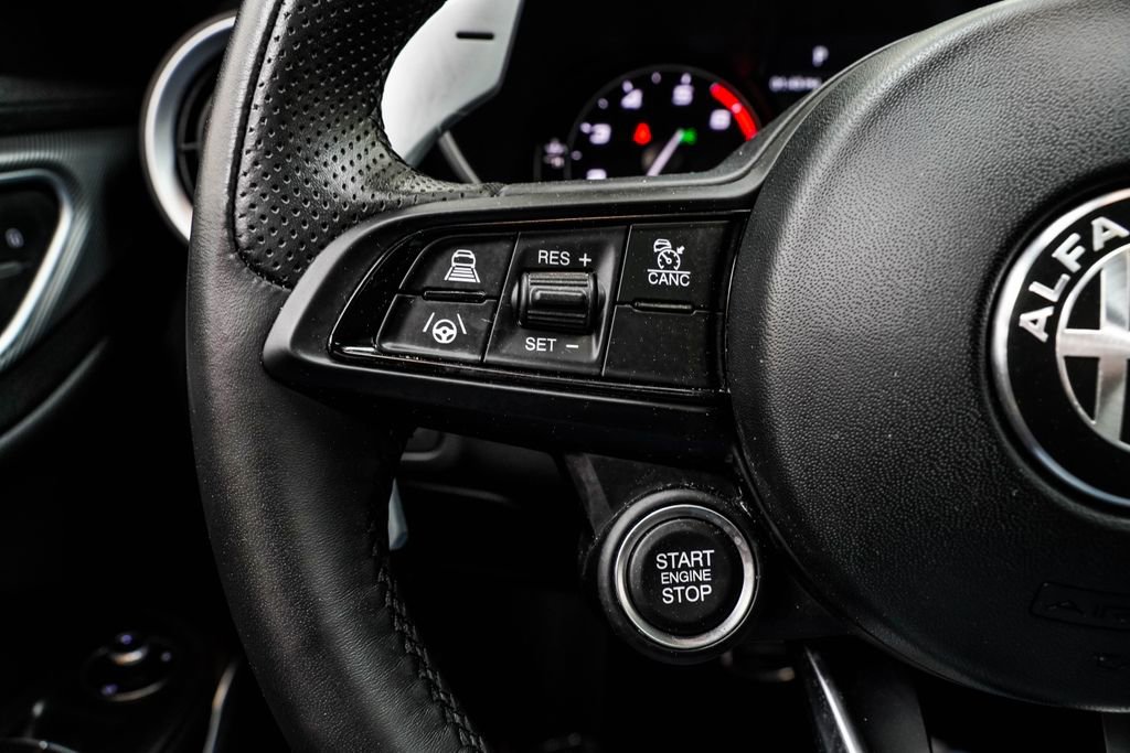 Used 2023 Alfa Romeo Giulia Veloce image 39