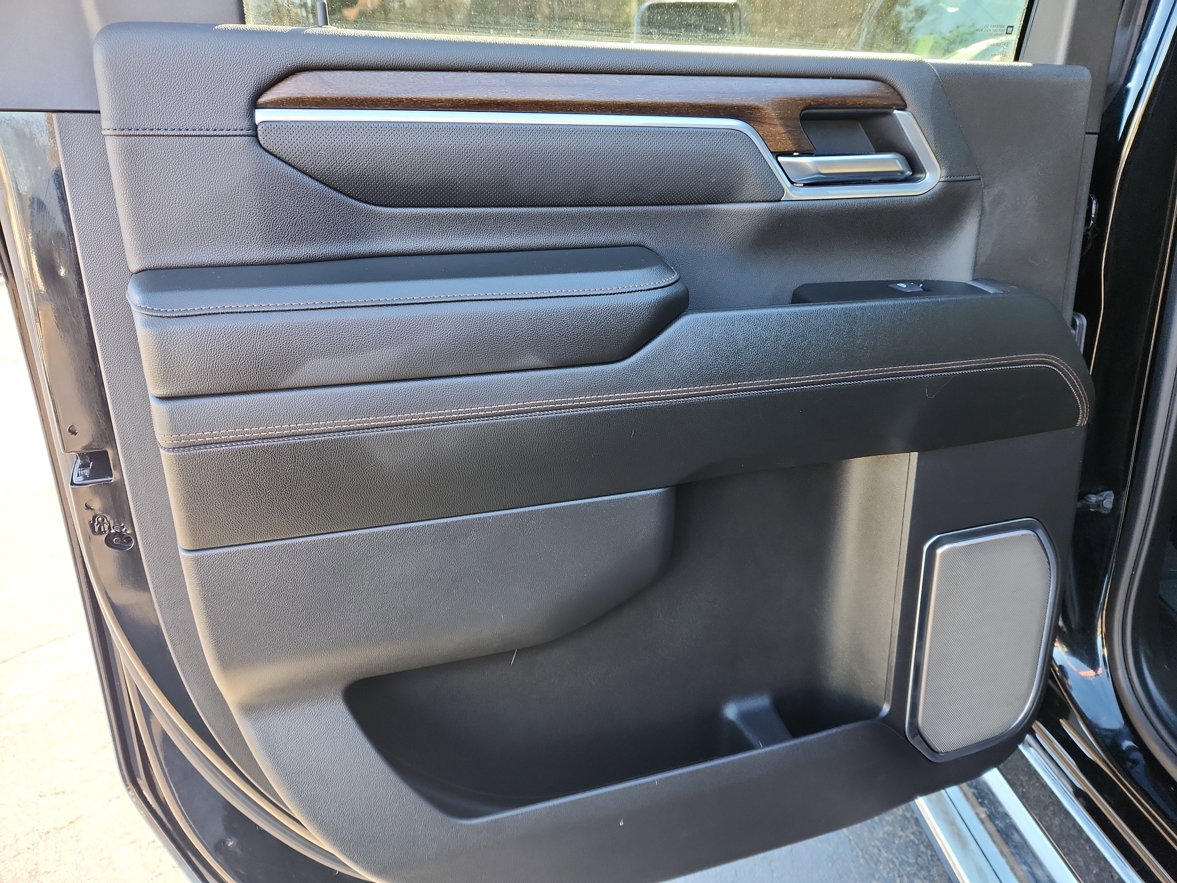 Used 2025 Chevrolet Silverado 3500 High Country w/ High Country Premium Package image 45