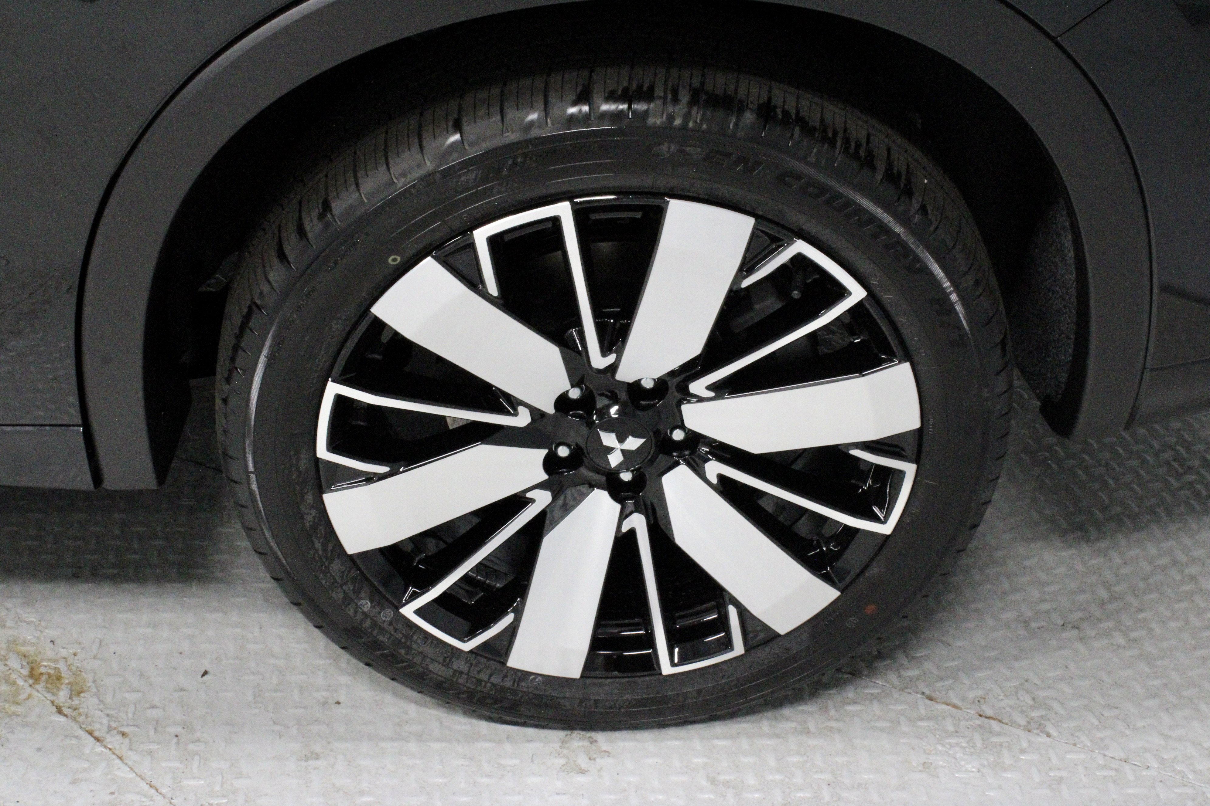 New 2025 Mitsubishi Outlander AWD image 36