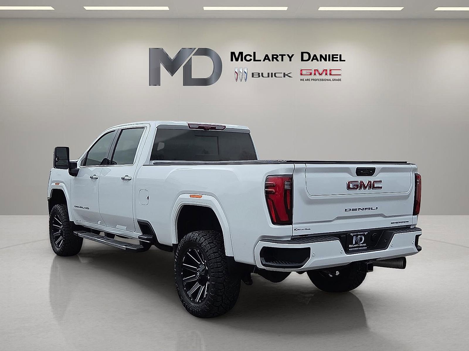 Used 2024 GMC Sierra 3500 Denali w/ Technology Package image 4