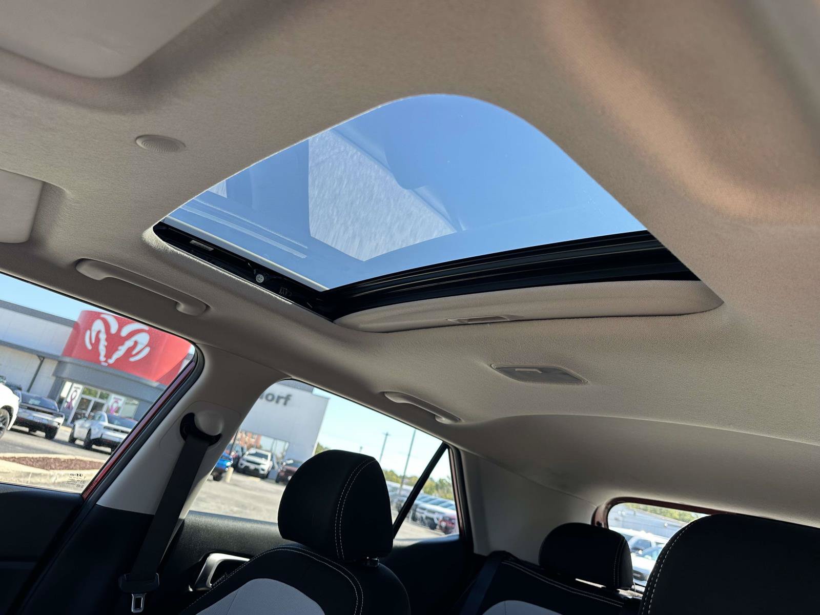 Used 2025 Hyundai Venue SEL FWD image 10