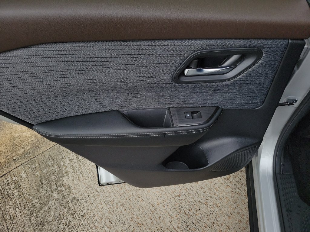 Certified 2023 Nissan Rogue SV FWD image 14